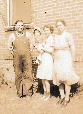 papa, mama, mother, me 1943